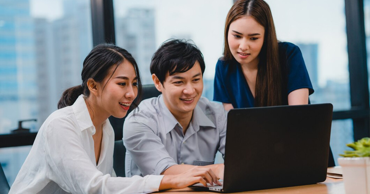 Ảnh minh họa định nghĩa tôn trọng là gì, thể hiện sự trân trọng và đánh giá cao phẩm chất của người khác