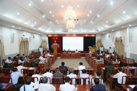 Hình ảnh các em học sinh dân tộc thiểu số đang học tập