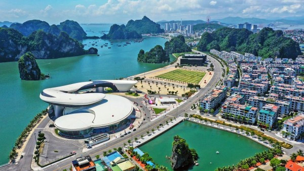 Phát triển các khu đô thị xanh và bền vững với không gian mở và sử dụng năng lượng tái tạo