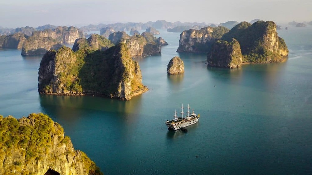 Đầu năm và cuối năm là thời điểm tuyệt vời để chiêm ngưỡng vẻ đẹp của Vịnh Hạ Long