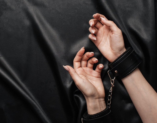Bondage and Discipline là một trong những hình thức BDSM.