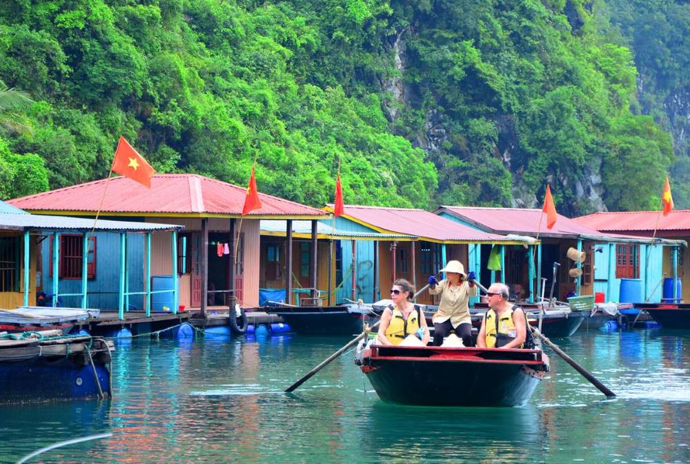 Làng chài Cửa Vạn, nét văn hóa độc đáo của người dân Vịnh Hạ Long