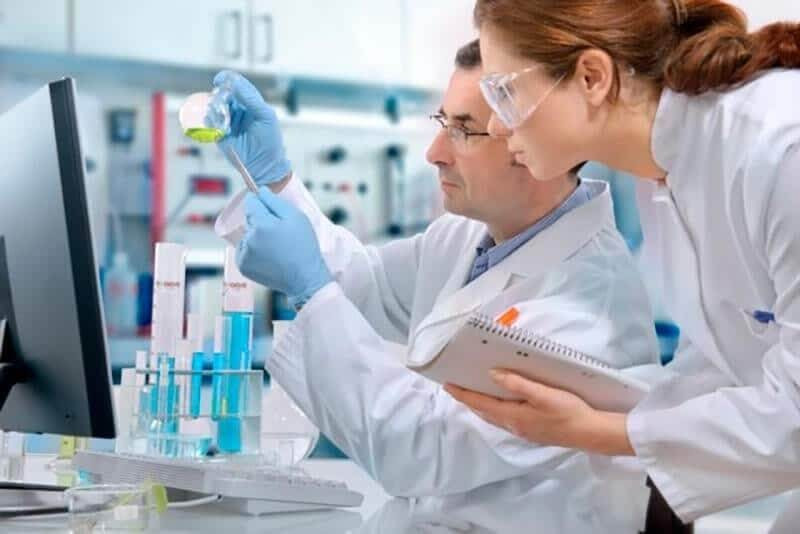 Hình ảnh mô tả các thí nghiệm hóa học minh họa các phản ứng của axit clohidric với các chất khác nhau, bao gồm kim loại, oxit kim loại, bazơ và muối