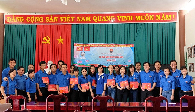 Thủ tục kết nạp đoàn viên TNCS Hồ Chí Minh