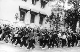 Thanh niên xung phong mở đường Trường Sơn