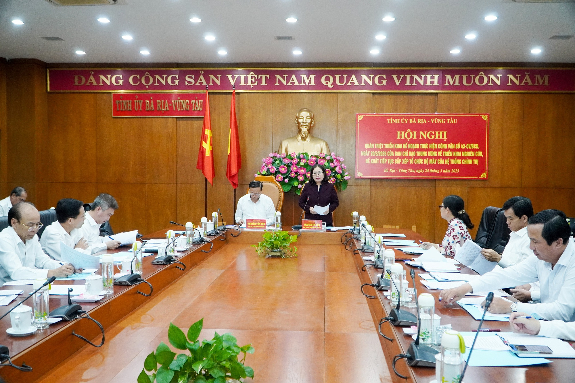 Bà Nguyễn Thị Yến, Phó Bí thư Thường trực Tỉnh ủy, Trưởng Đoàn ĐBQH tỉnh phát biểu kết luận hội nghị.