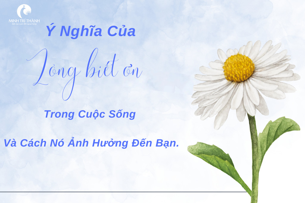 Người phụ nữ mỉm cười hạnh phúc giữa thiên nhiên tươi đẹp, thể hiện lòng biết ơn cuộc sống