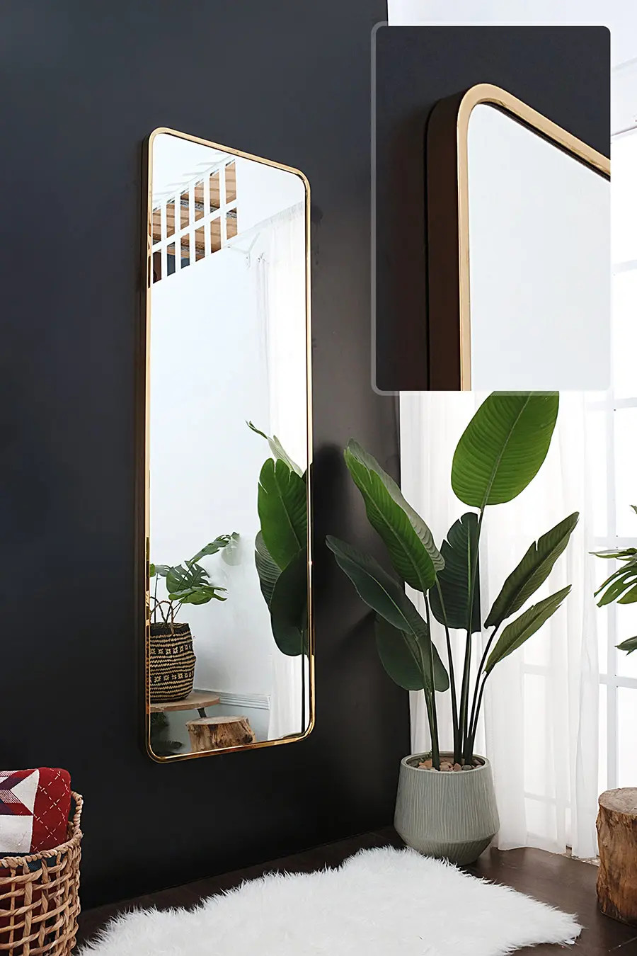 Gương hình chữ nhật được gia công tỉ mỉ, đảm bảo an toàn cho người sử dụng