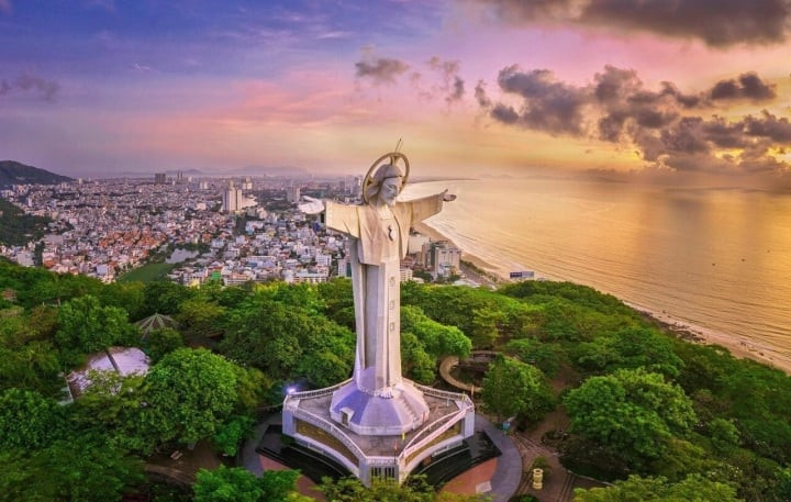 Vũng Tàu là điểm đến lý tưởng cho du lịch biển nhờ khí hậu ổn định