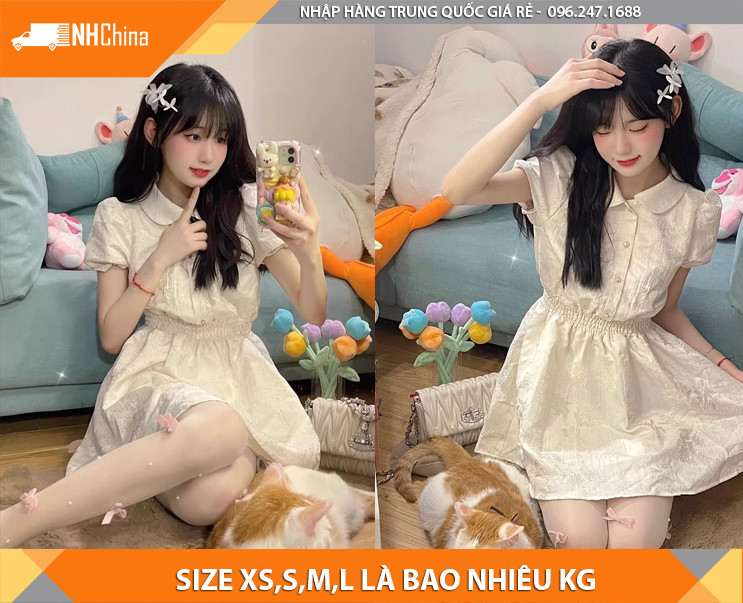 Hình ảnh minh họa một người mẫu nữ mặc quần áo size XS, thể hiện rõ vóc dáng nhỏ nhắn và sự vừa vặn của trang phục.