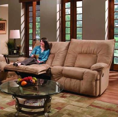 Góc học tập lý tưởng trong phòng khách với sách vở và ánh sáng tốt, tạo động lực học tập mỗi ngày.