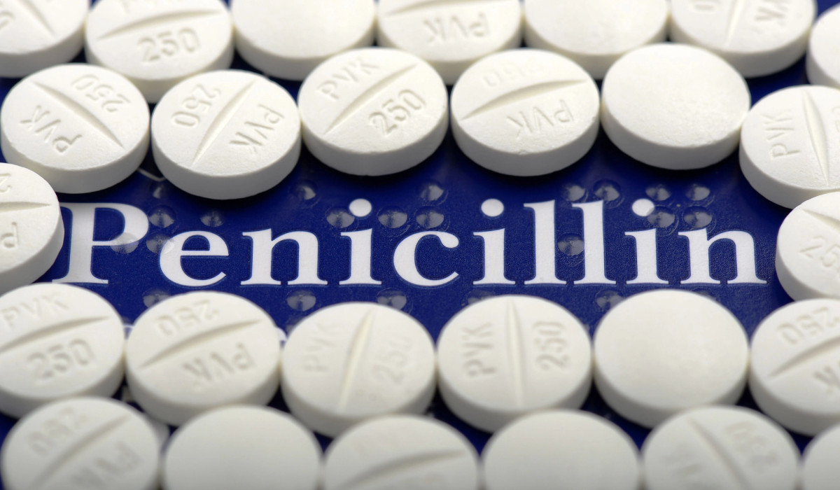 Penicillin được phát hiện vào năm 1928, một bước tiến vĩ đại trong y học, cứu sống hàng triệu người