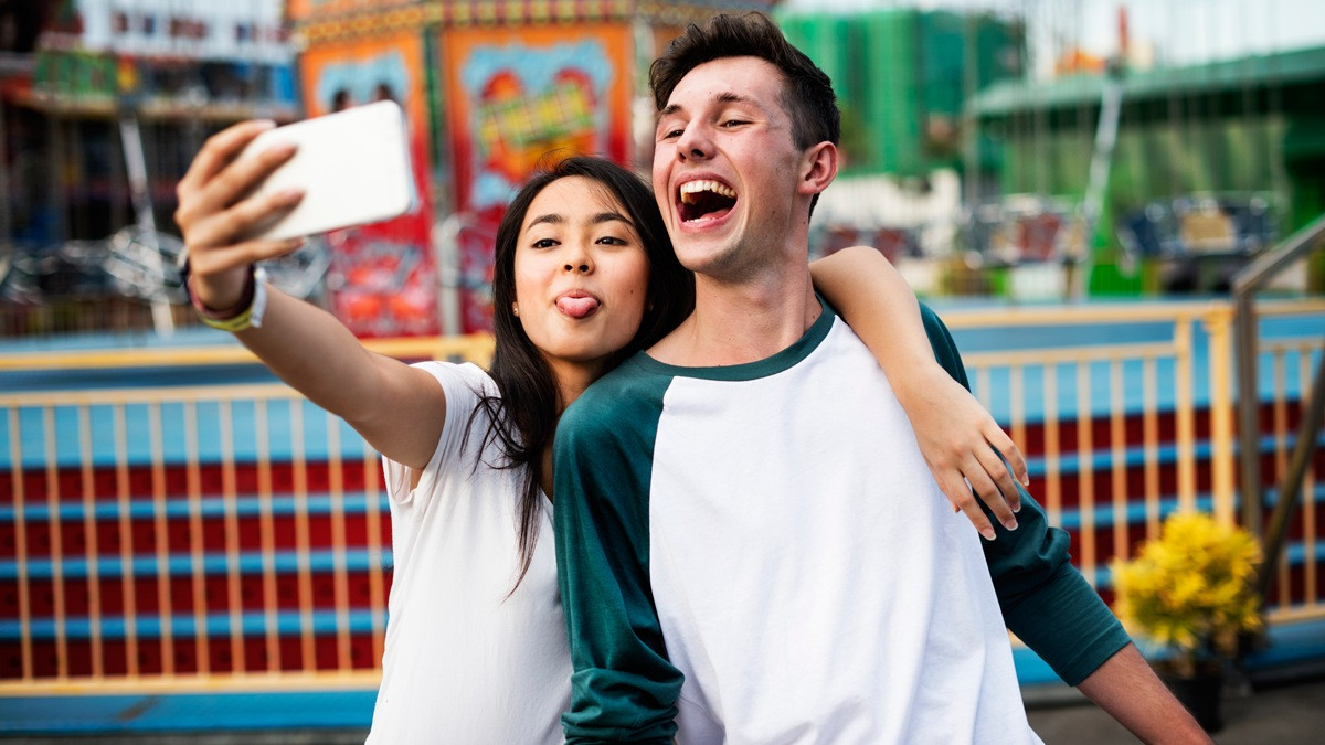 Những câu thơ về tình yêu hài hước, vui vẻ