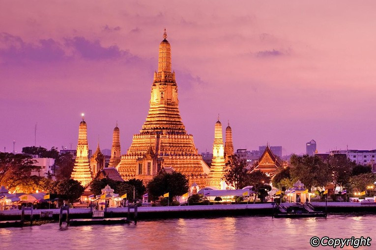Wat Arun, Bangkok, Thái Lan, ngôi đền Bình Minh rực rỡ