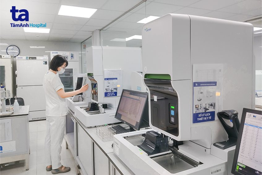 Hình ảnh minh họa xét nghiệm vi khuẩn trong phòng thí nghiệm