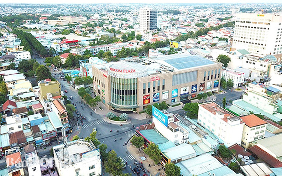 Hình ảnh về Cảng Cát Lái, một trong những cảng biển lớn và quan trọng của Việt Nam, thể hiện vai trò trung tâm logistics của vùng