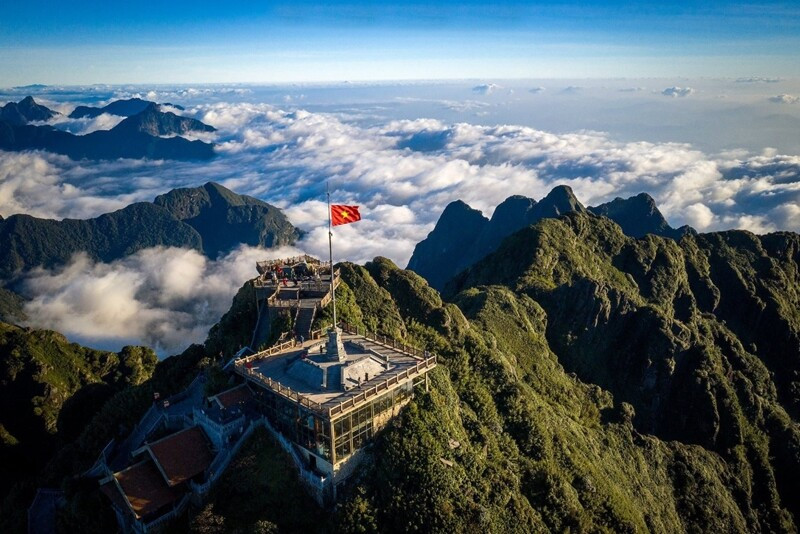 Hình ảnh đỉnh Fansipan hùng vĩ