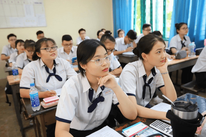 Phân biệt câu hỏi tu từ và biện pháp tu từ.