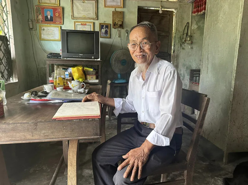Ông Nguyễn Xuân, người nắm giữ gia phả dòng họ Nguyễn ở Huế, khẳng định mối quan hệ họ hàng giữa Tố Hữu và liệt sĩ Lượm