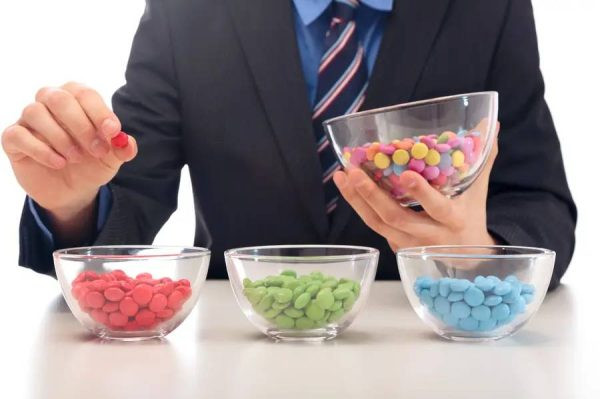 Hình ảnh minh họa cho việc giải quyết vấn đề trong công việc, liên quan đến ý nghĩa &quot;sort out&quot; trong môi trường chuyên nghiệp.
